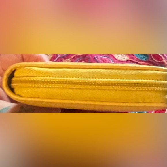 Fun pineapple pale yellow leather wallet with small studs. Apx 7 x 4”. EUC . - Picture 9 of 9